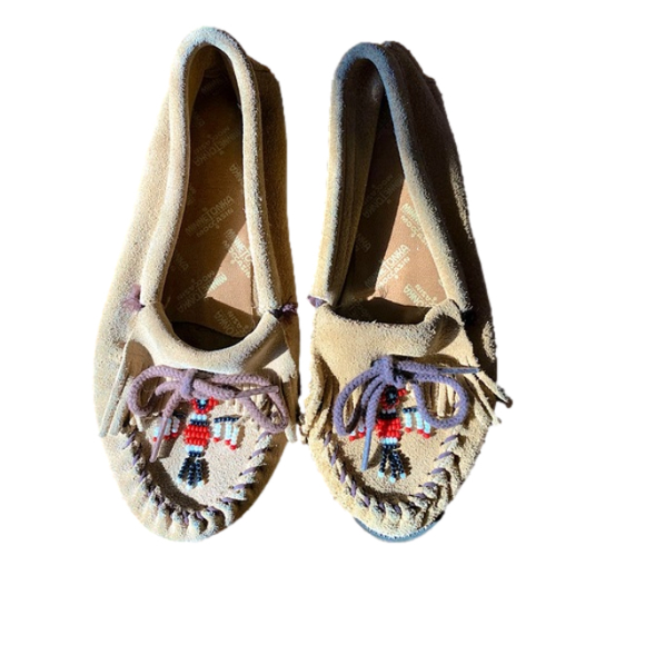 Minnetonka Shoes - Minnetonka Beaded Tan Moccasins